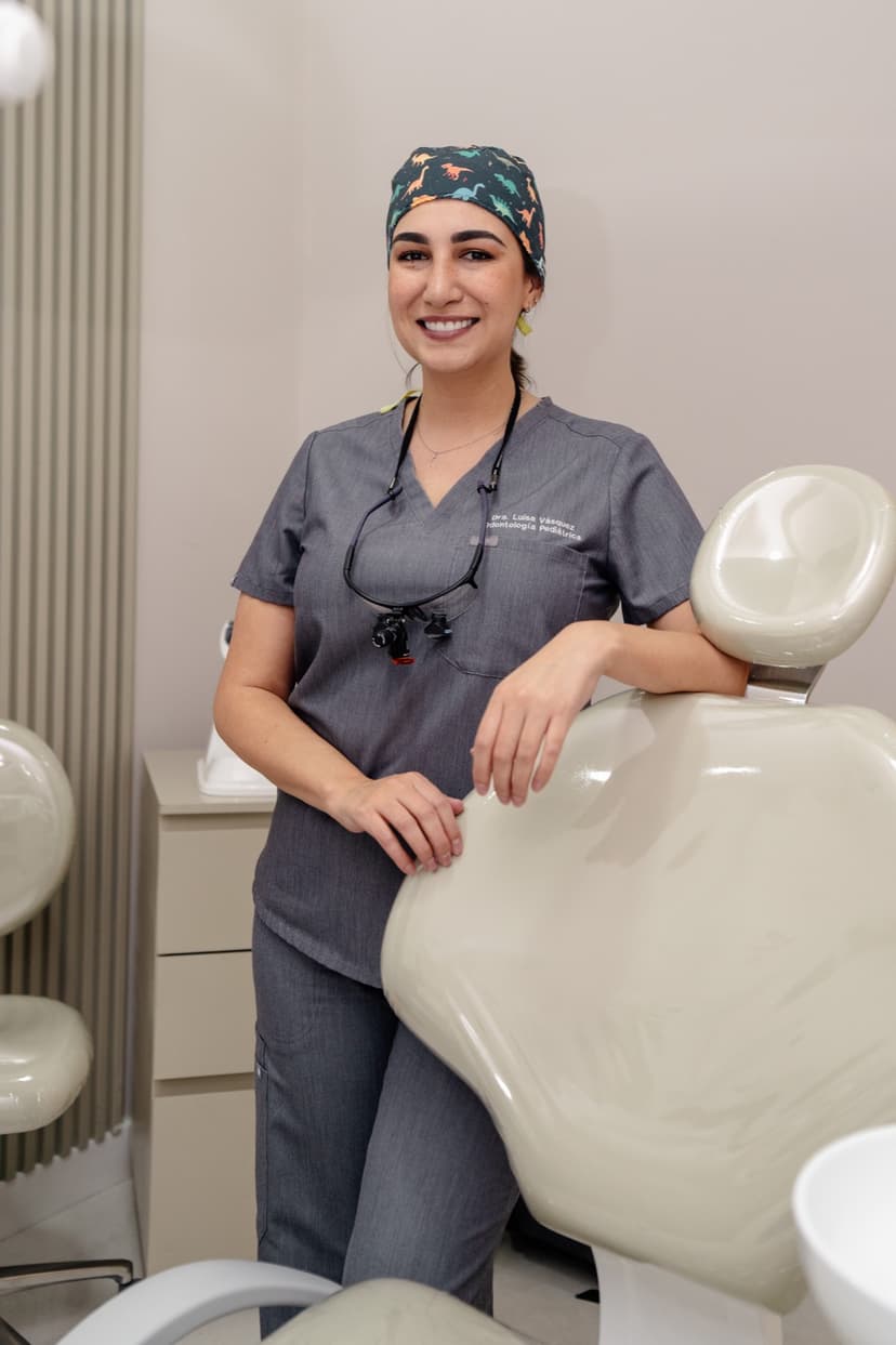 Dra. Luisa sonriendo